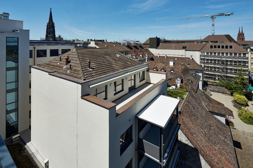 Gebäudesanierung eines Geschäftshauses an zentraler Lage in Basel mit Nutzungserweiterung zu einem Wohn- und Geschäftshaus.