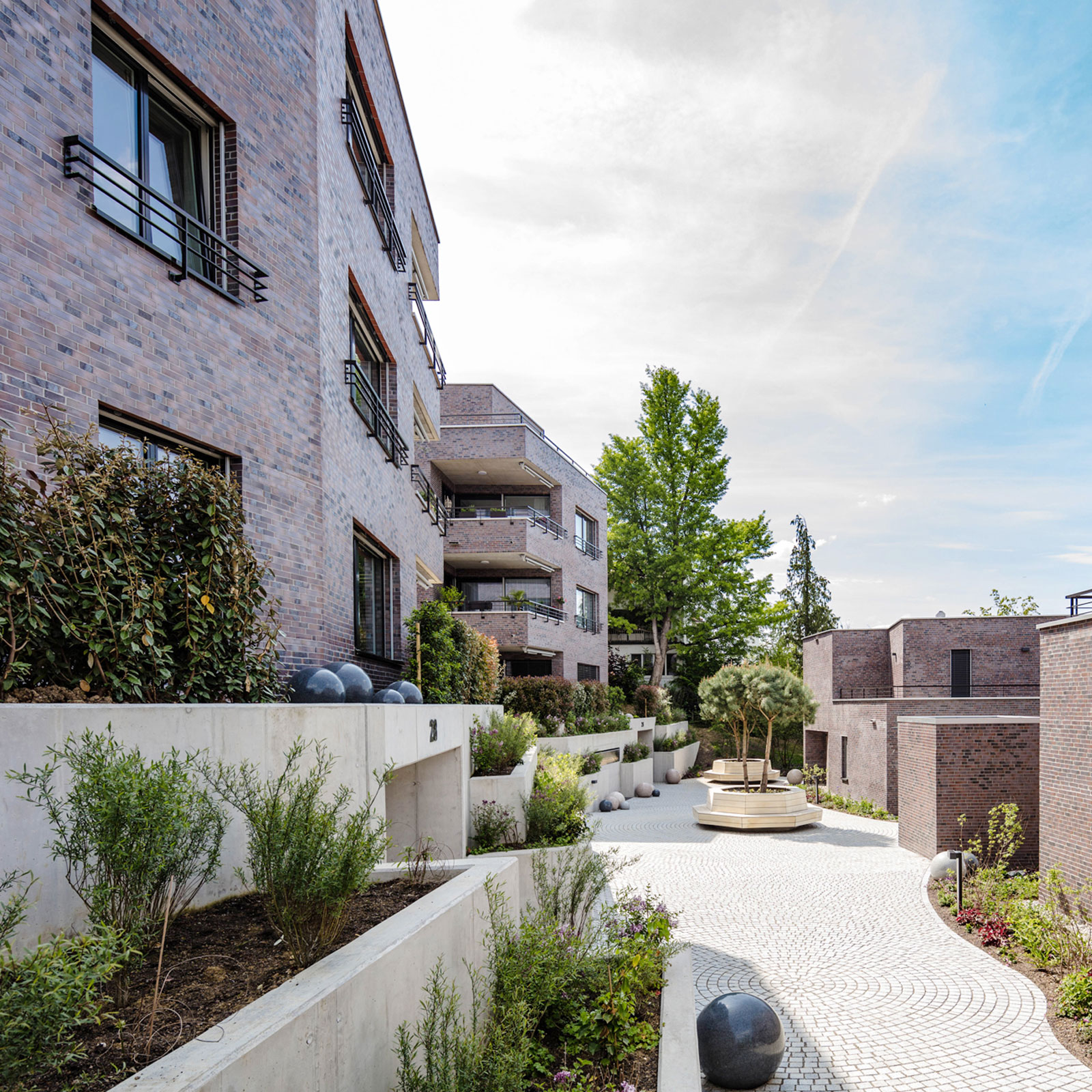 New construction of a high-quality residential development consisting of four buildings in the villa neighbourhood of Binningen.