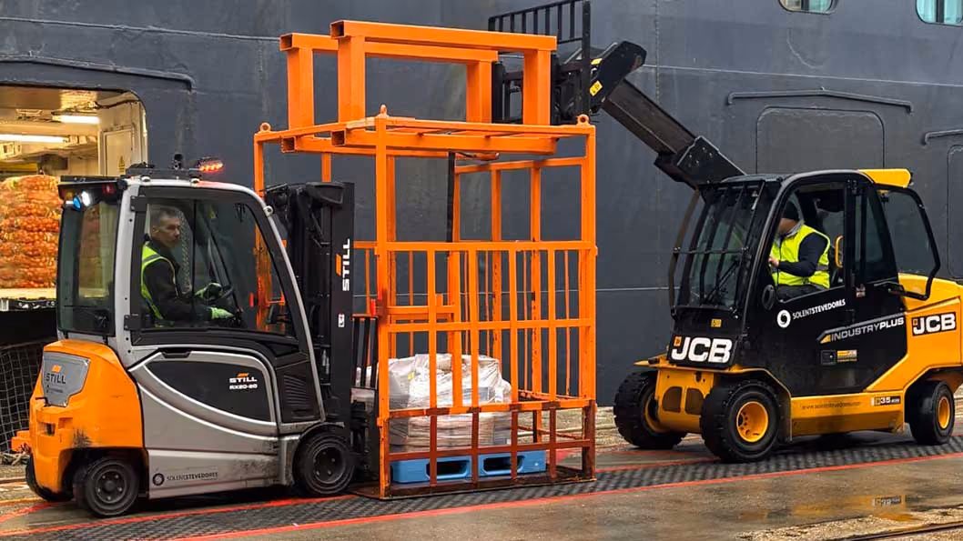 Solent Stevedores loading at port