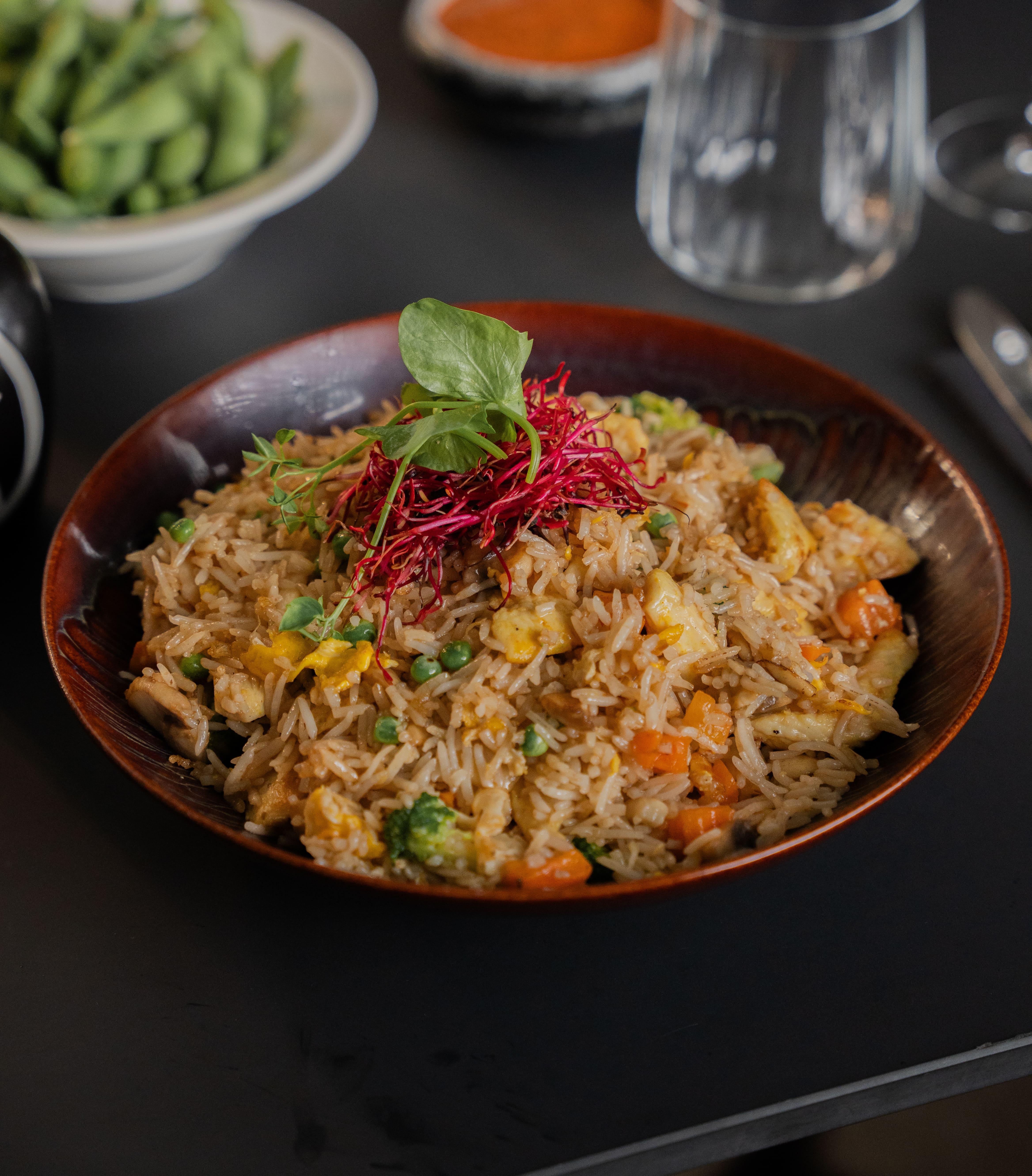 Wok met rijst en kip