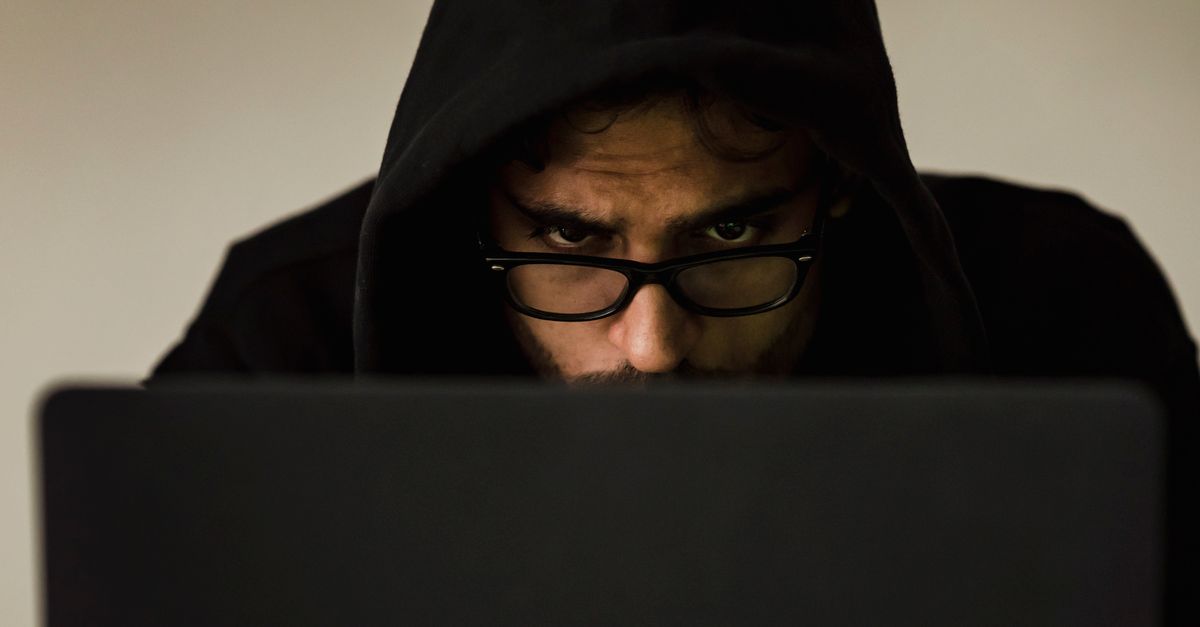 Descubre los 10 principales ciberdelitos, los tipos de delitos informáticos más comunes y cómo protegerte de cada ataque. ¡Guía completa!