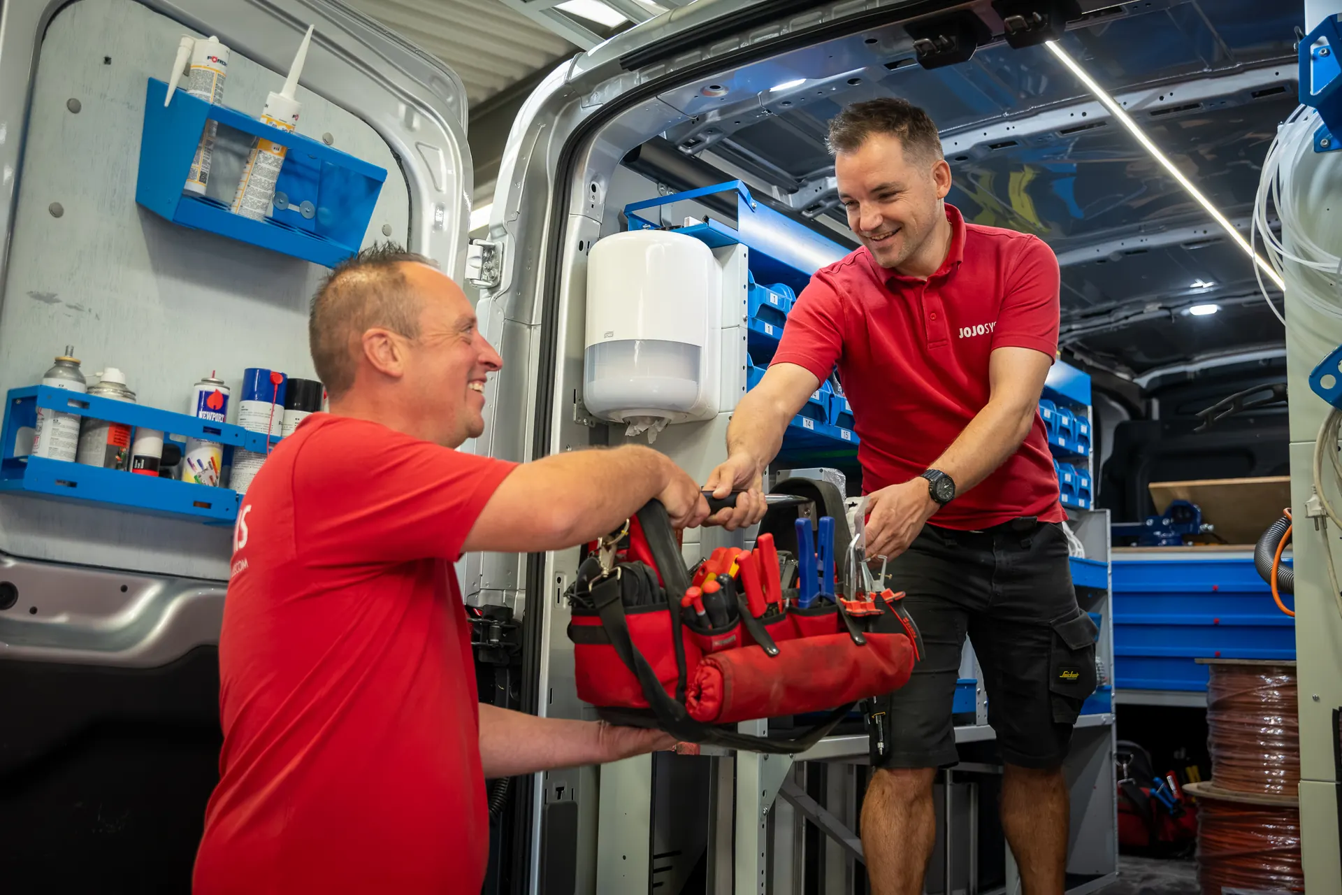 Technici van JOJO Systems bij de servicewagen
