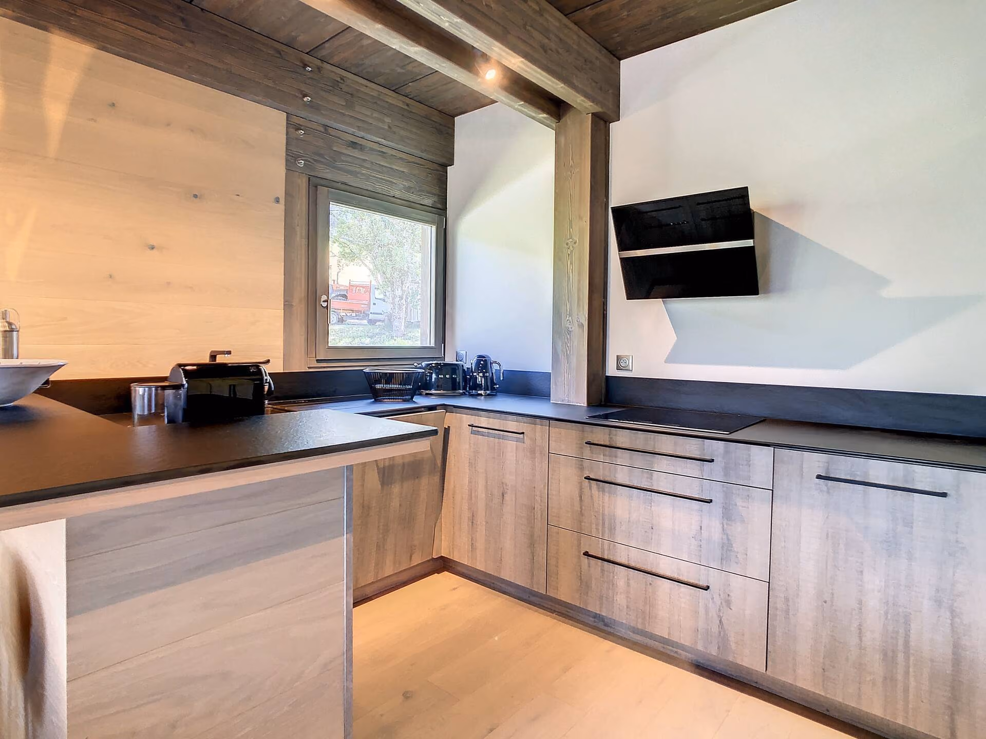 Contemporary ski-in ski-out chalet