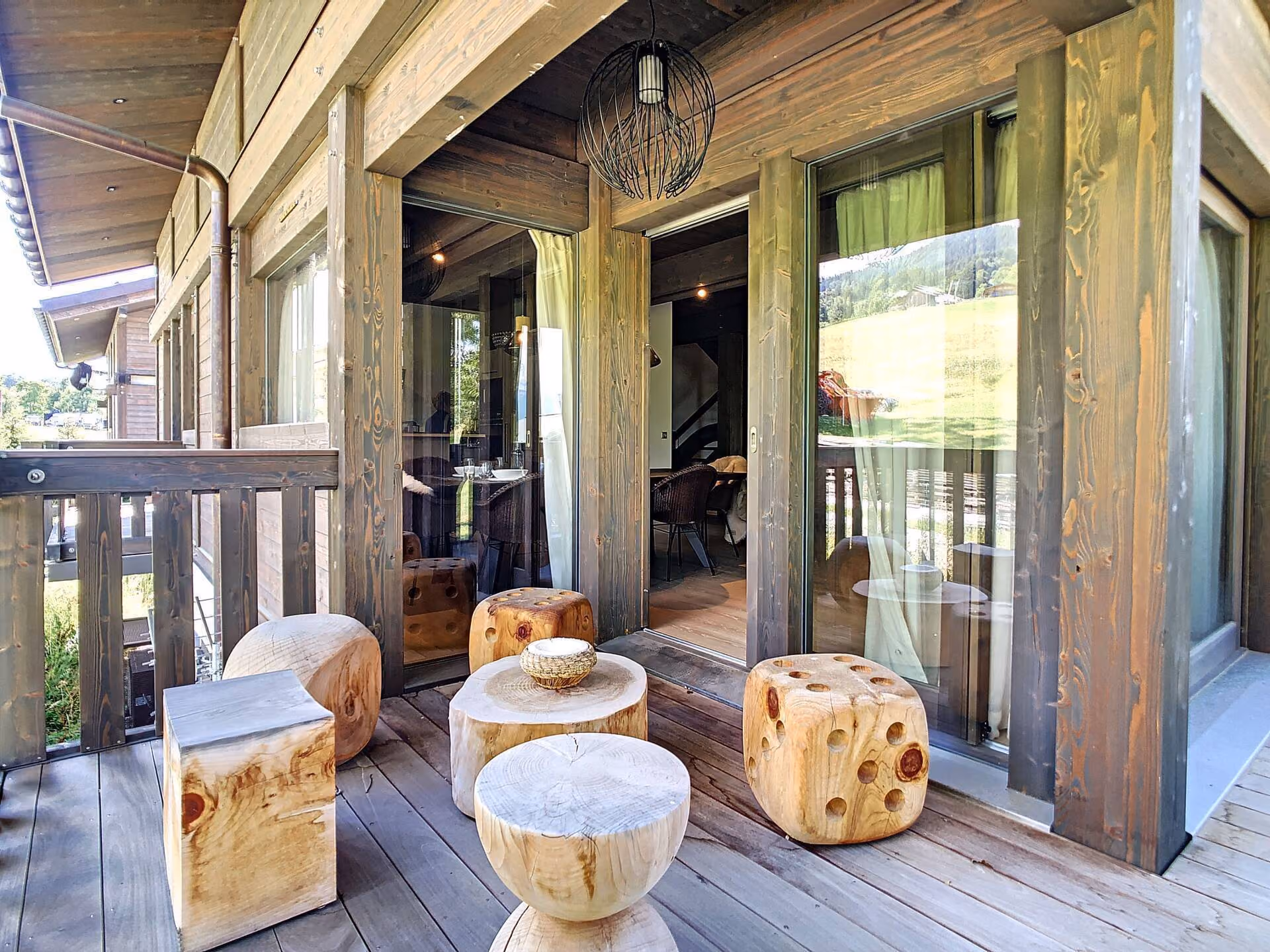 Contemporary ski-in ski-out chalet