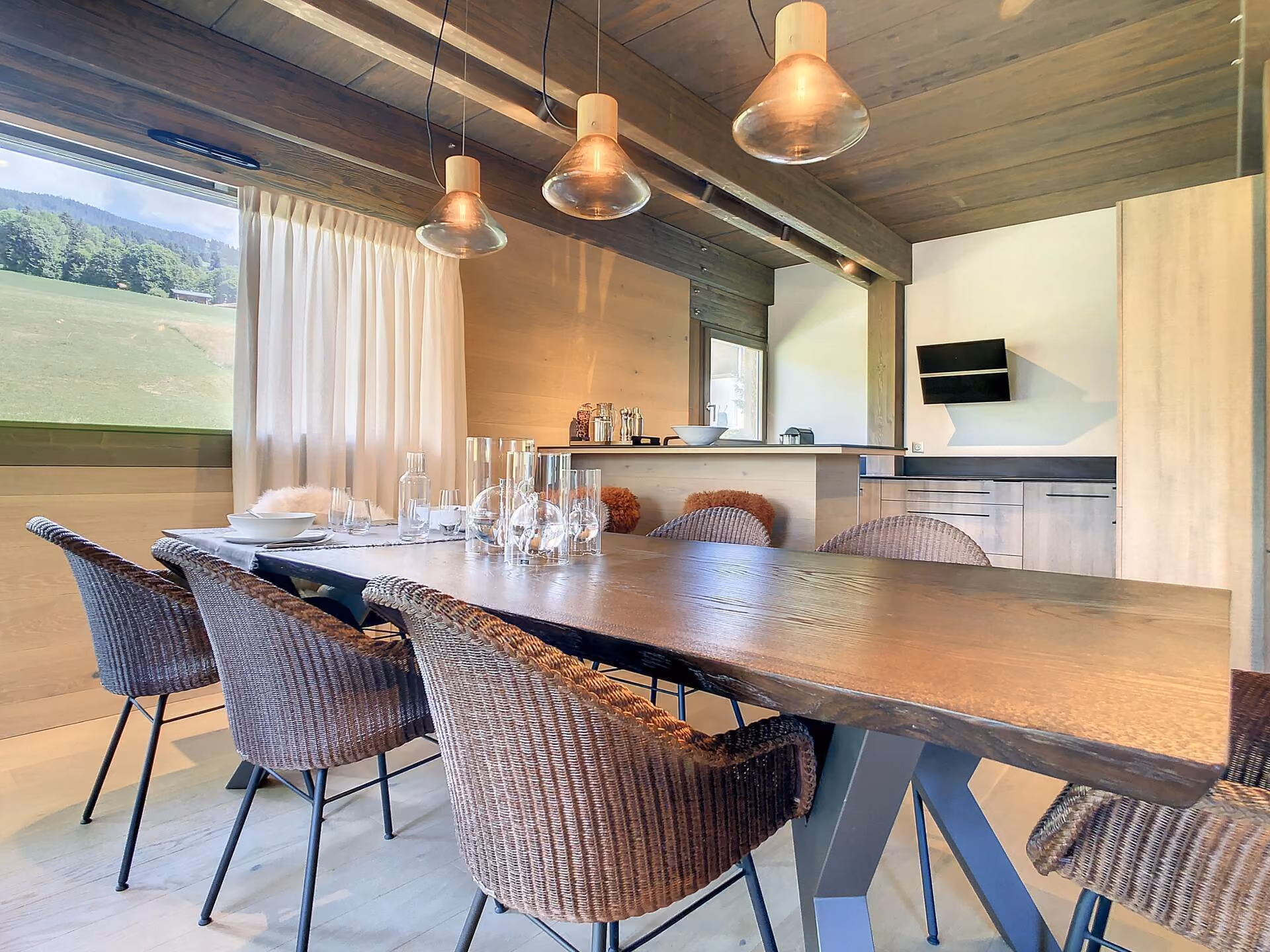 Contemporary ski-in ski-out chalet