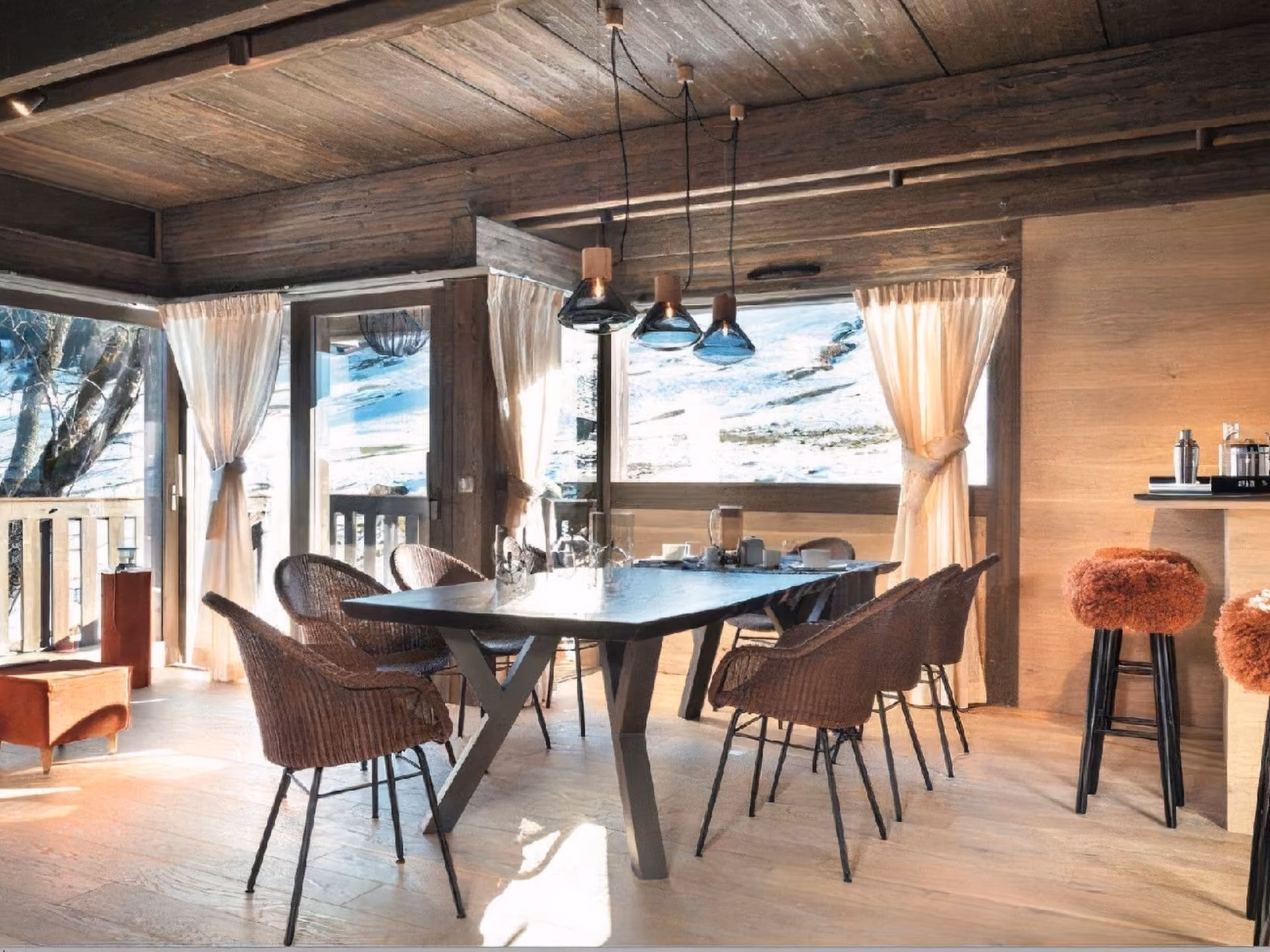 Contemporary ski-in ski-out chalet