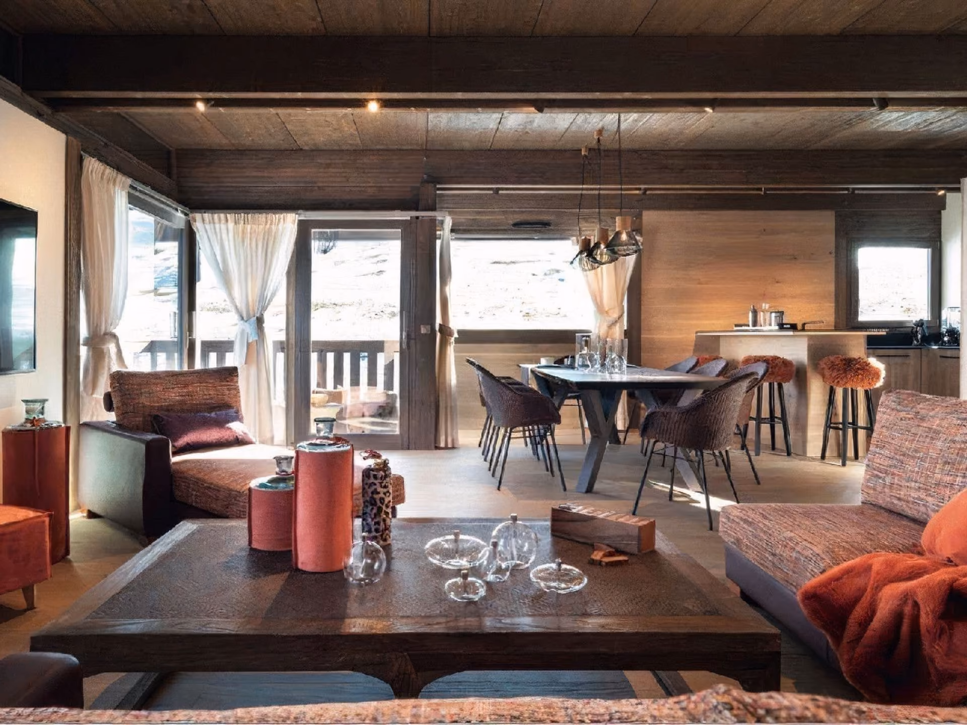 Contemporary ski-in ski-out chalet