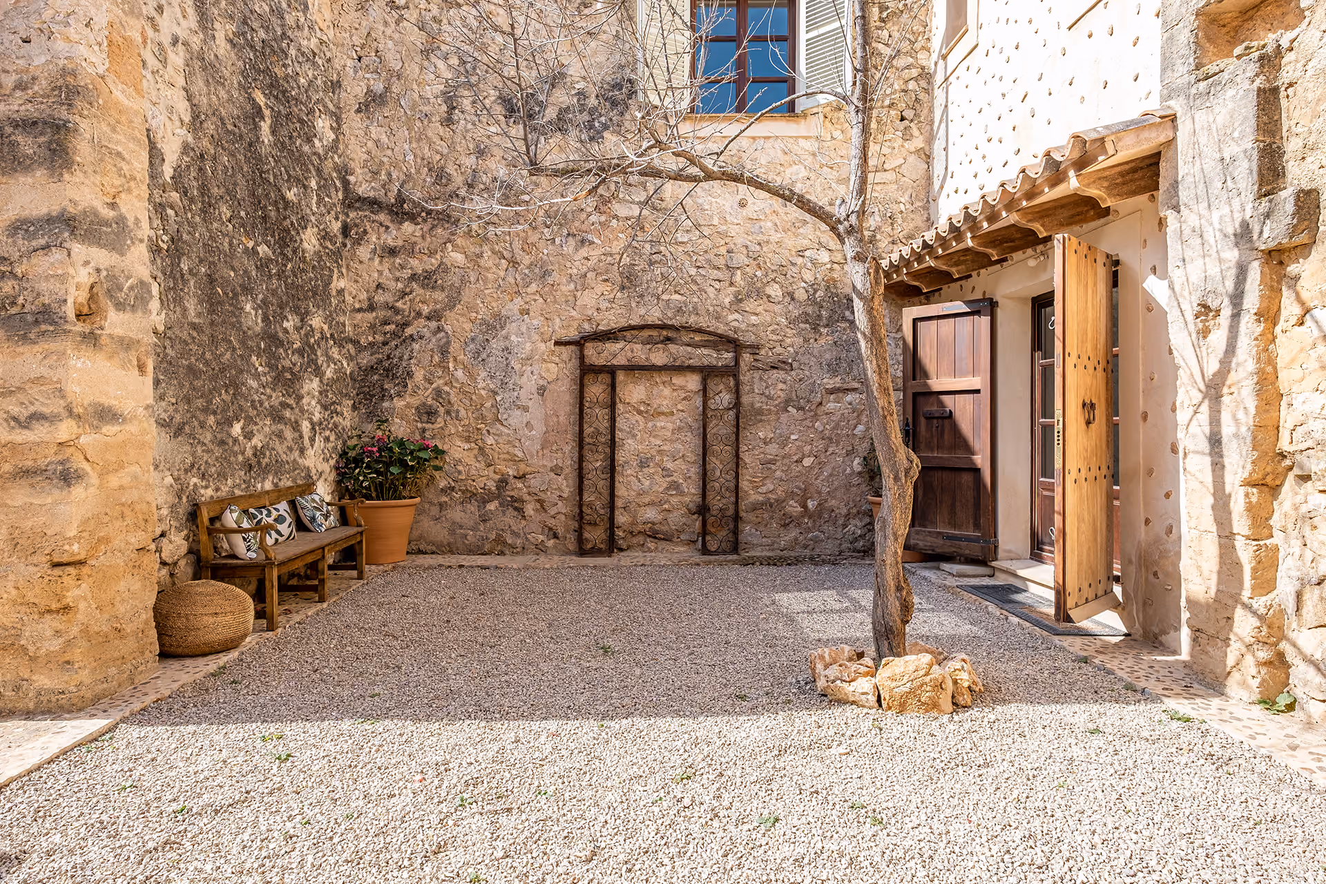 Historic manor house with views of the Tramuntana mountains
