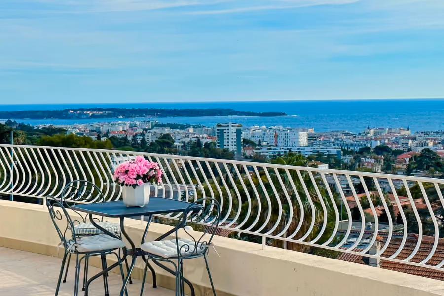 Coastal home in Cannes La Californie with pool
