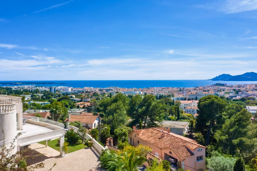 Coastal home in Cannes La Californie with pool
