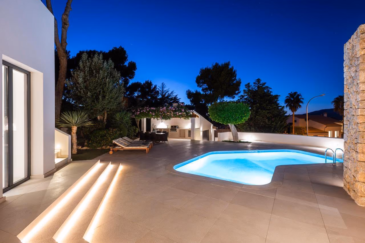 Mountain view home with large grounds