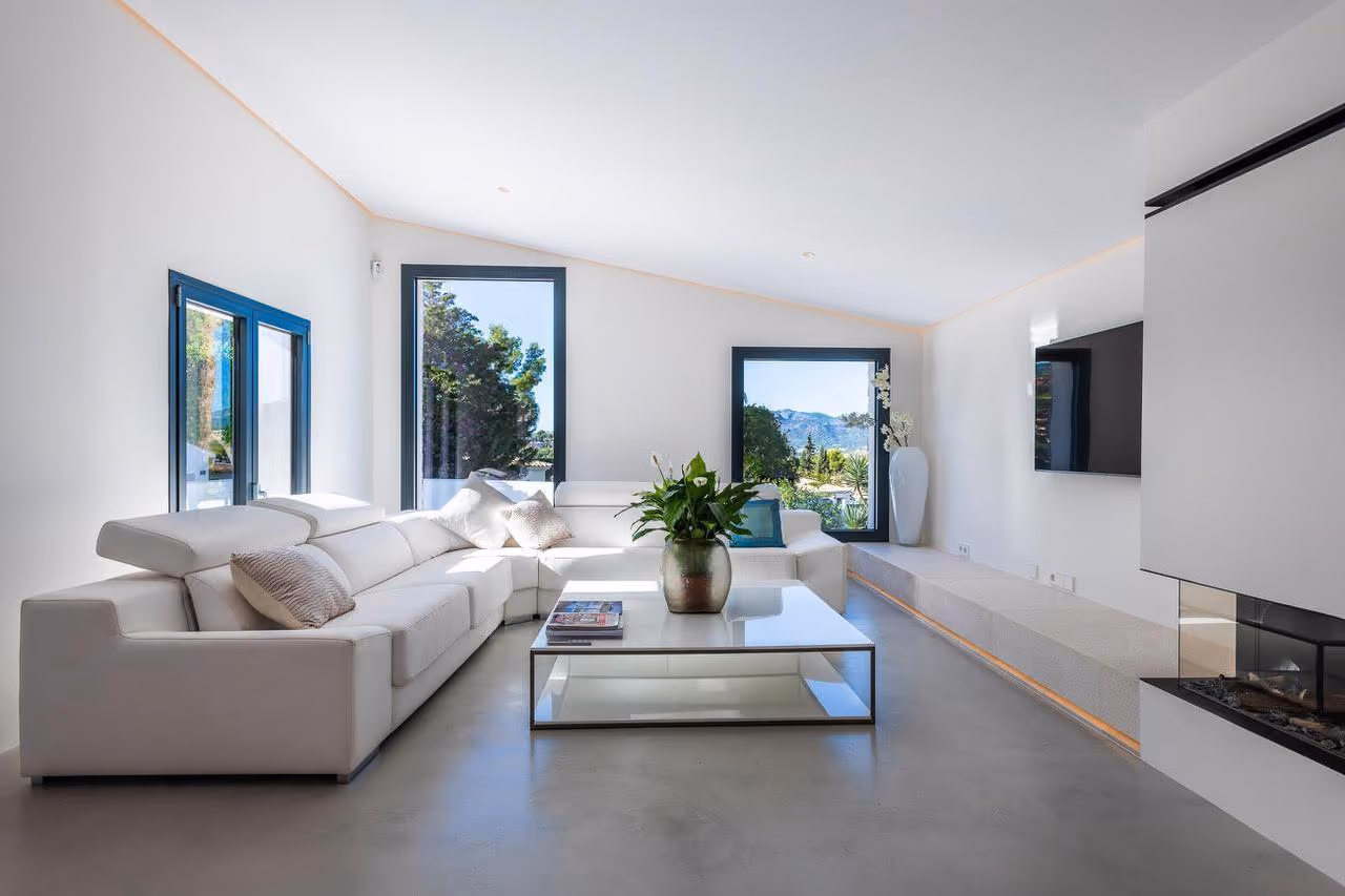 Mountain view home with large grounds