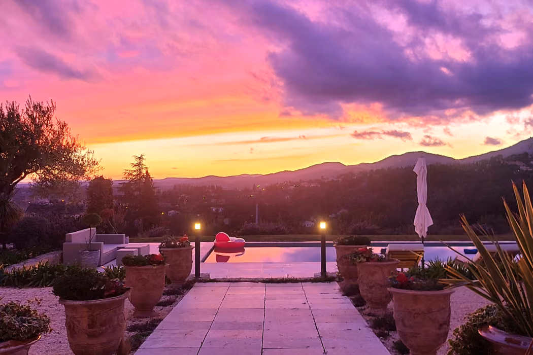 Beautiful bastide with countryside views