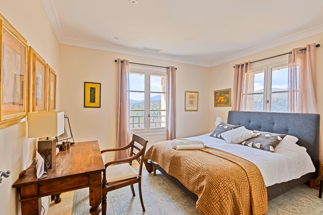 Beautiful bastide with countryside views