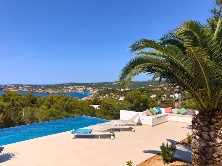 Serene sea view villa above Cala Molí