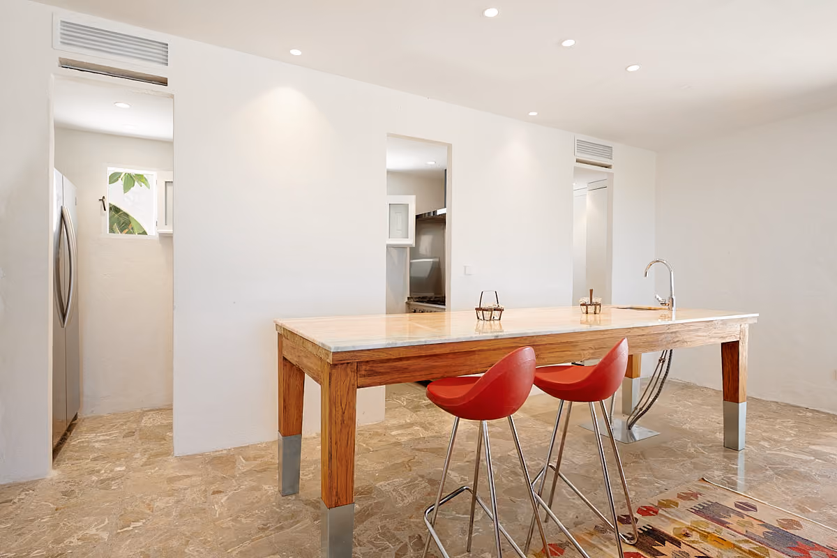 Laid back home with sea views