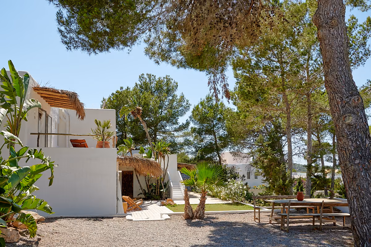Laid back home with sea views