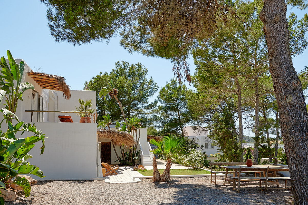 Laid back home with sea views