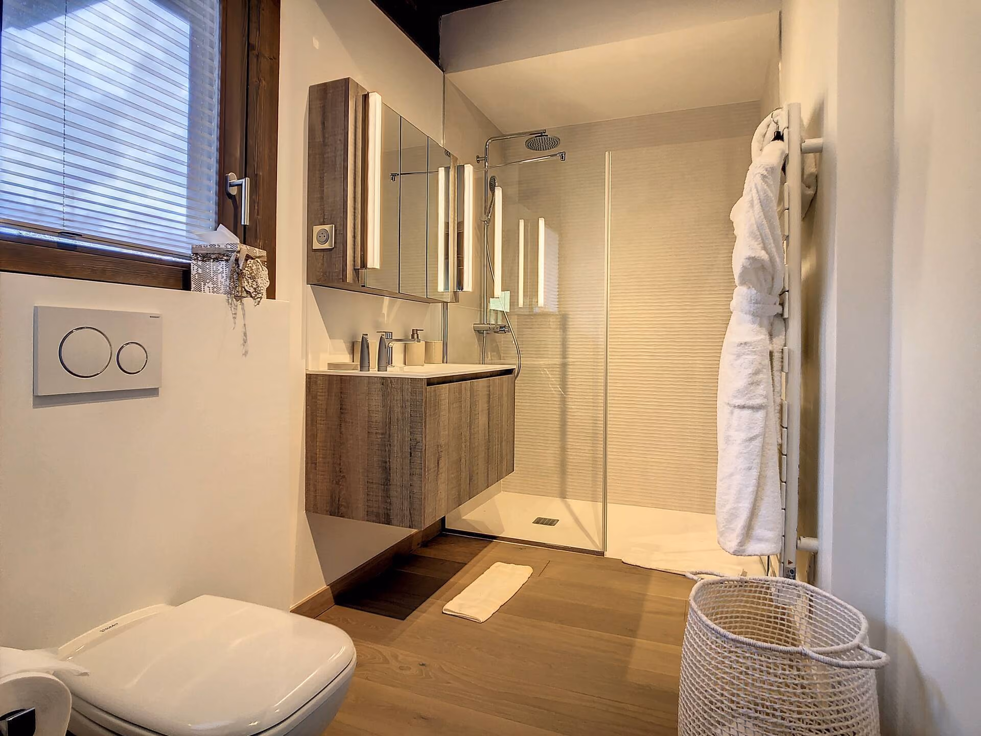 Contemporary ski-in ski-out chalet