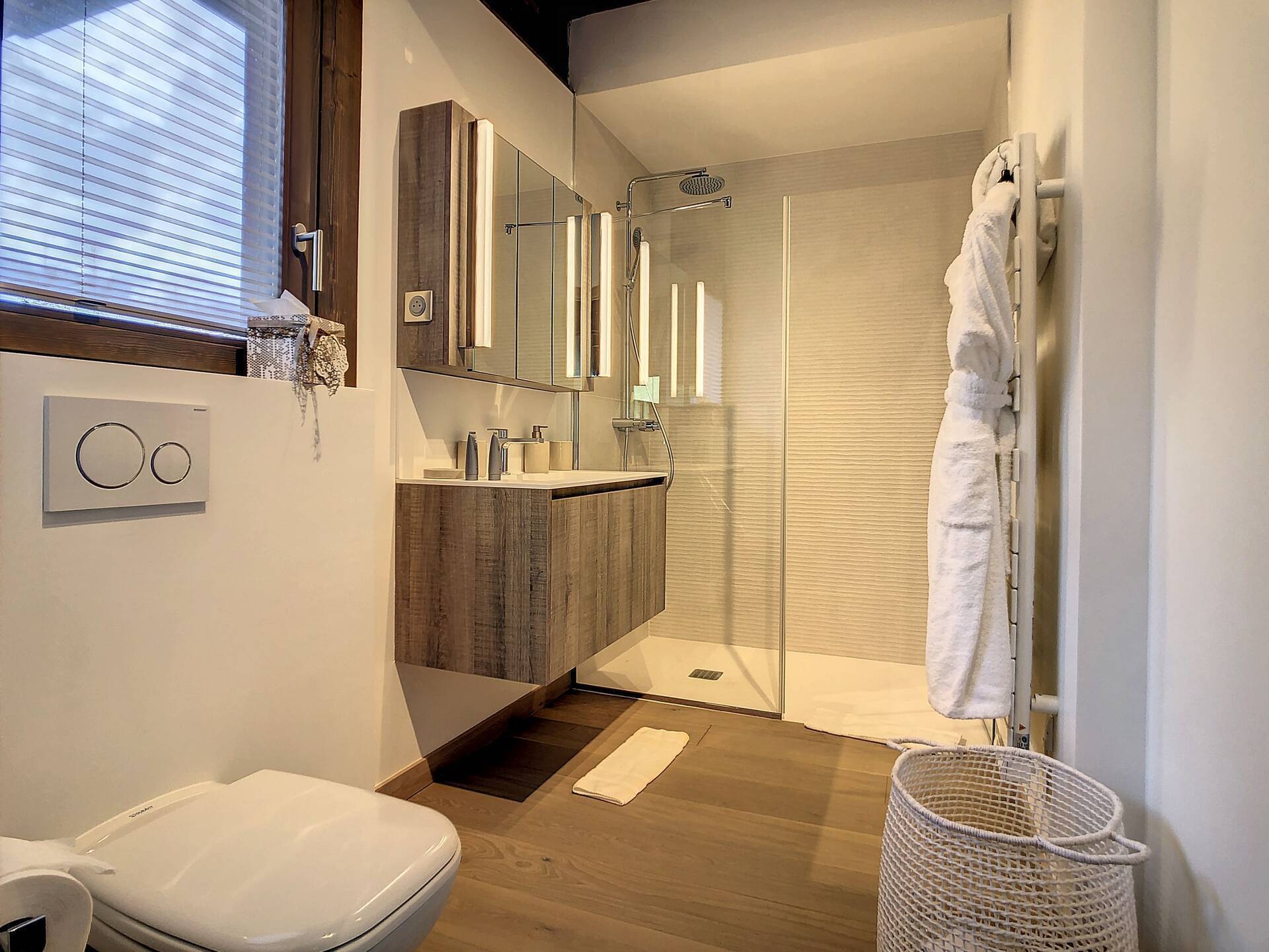 Contemporary ski-in ski-out chalet