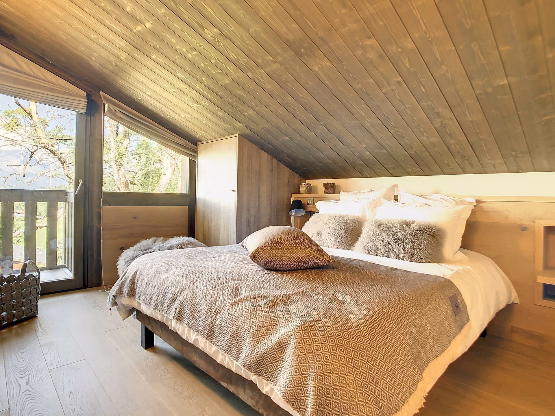 Contemporary ski-in ski-out chalet