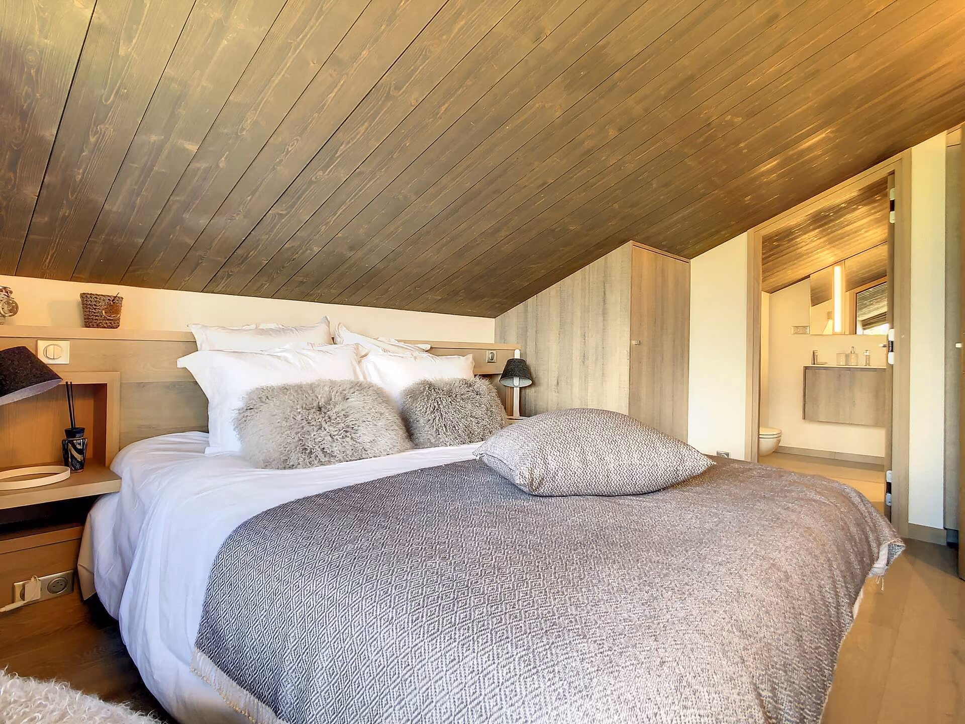Contemporary ski-in ski-out chalet