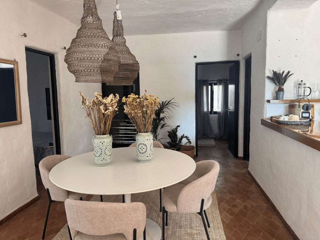 Formentera – Delightful 3-bedroom villa with sea views and great renovation potential