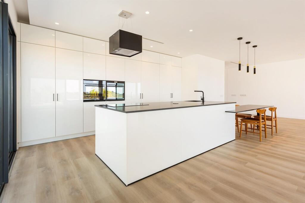 Luxurious New-Build Villa in Albufeira with Sea Views and Pool