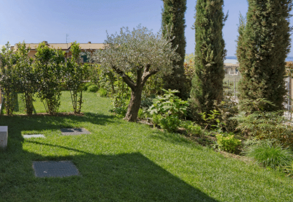 Lake Garda garden apartment with lake view, west-facing terrace