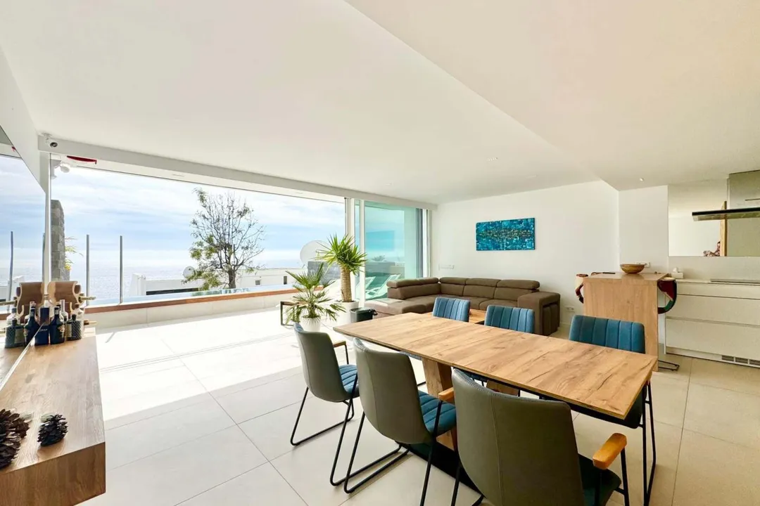 Tenerife Cliffside Retreat Modern Apartment with Sunset Terrace & Infinity Pool in Los Gigantes