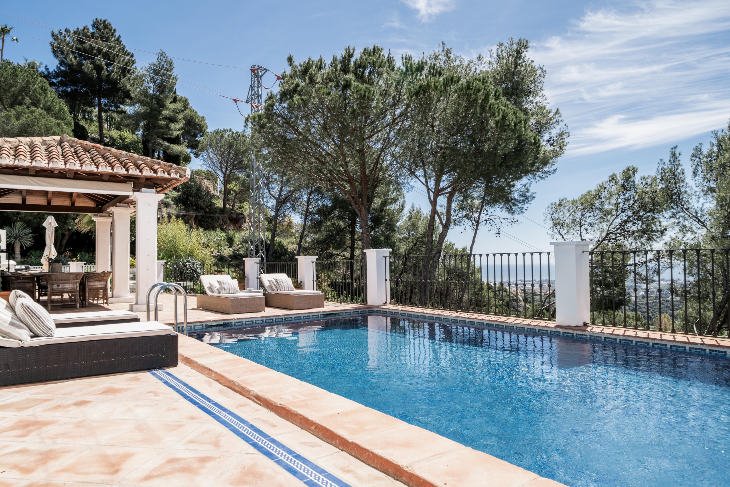 Benahavís | Costa del Sol – Sea View Cortijo-Style Villa with Pool & Privacy