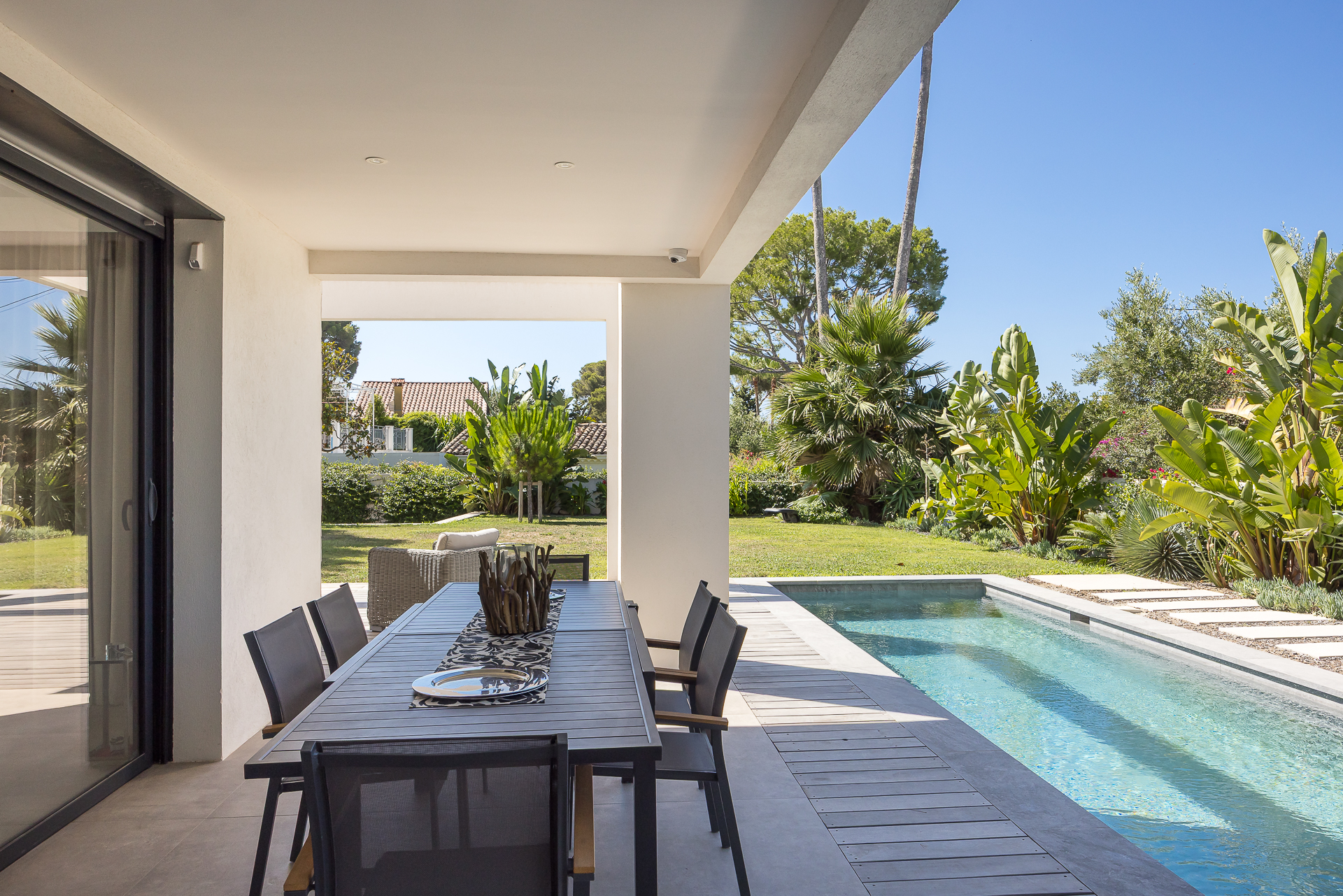 Cap d’Antibes | French Riviera – Contemporary luxury villa with sea view and rooftop terrace