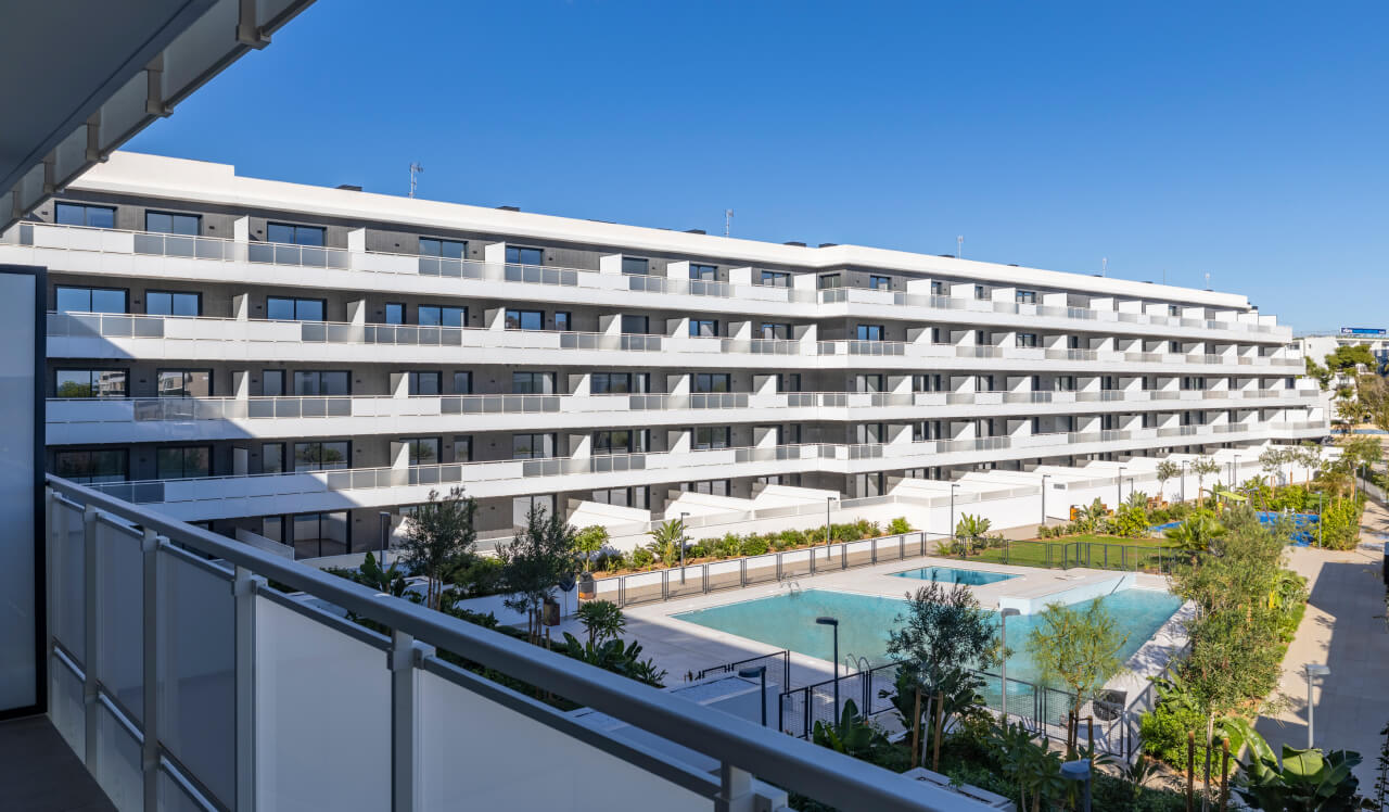 Ibiza | Playa d’en Bossa – New-build apartment with sunny terrace, shared pool