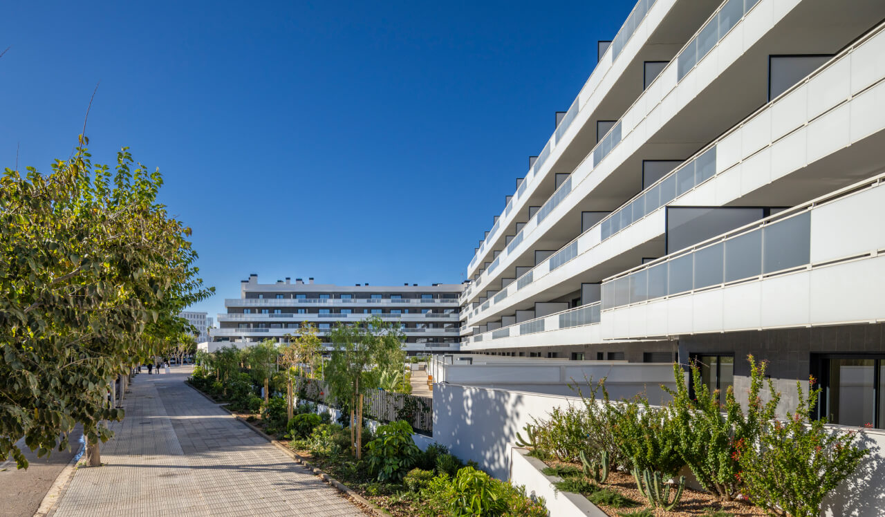 Ibiza | Playa d’en Bossa – New-build apartment with sunny terrace, shared pool
