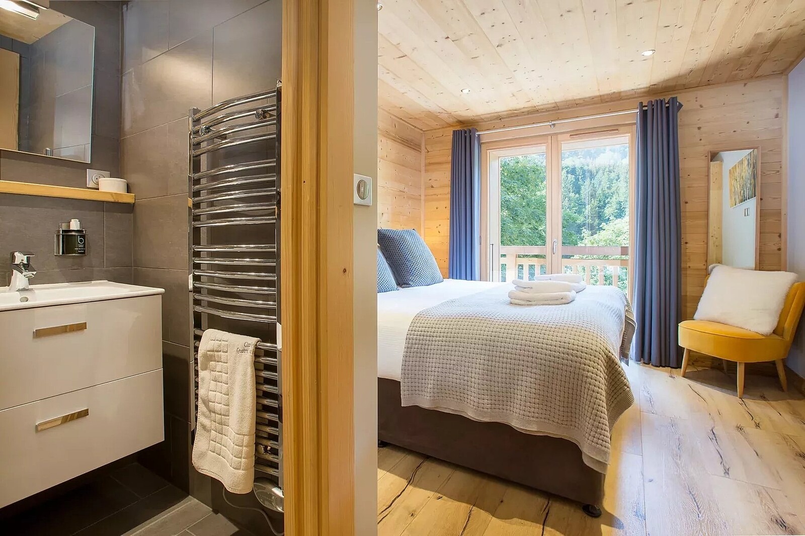Morzine | French Alps – Modern 6-bedroom chalet with terraces, hot tub and mountain views
