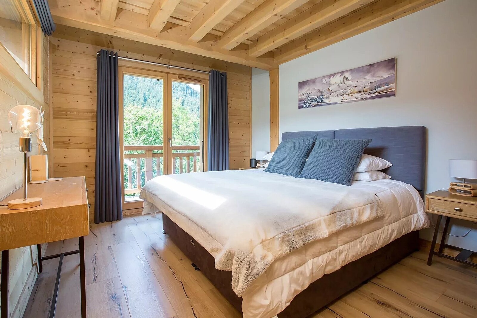 Morzine | French Alps – Modern 6-bedroom chalet with terraces, hot tub and mountain views