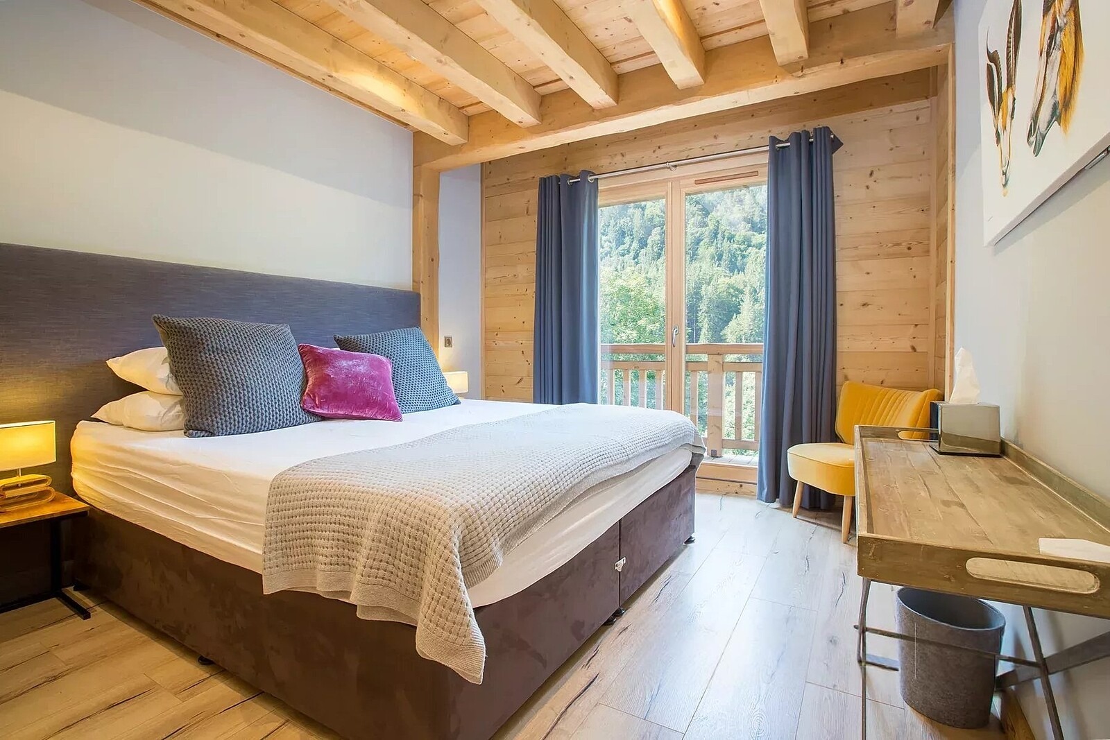 Morzine | French Alps – Modern 6-bedroom chalet with terraces, hot tub and mountain views