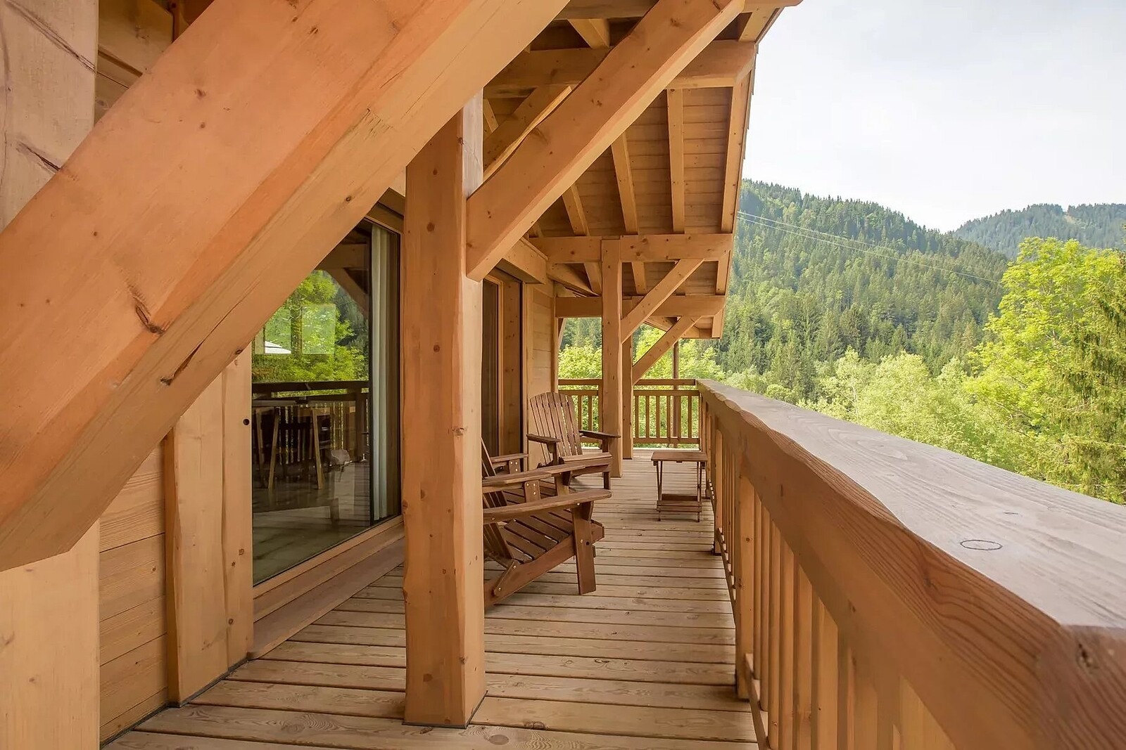 Morzine | French Alps – Modern 6-bedroom chalet with terraces, hot tub and mountain views