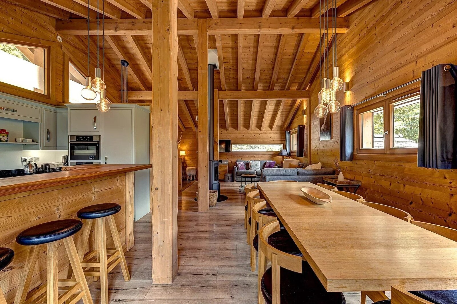 Morzine | French Alps – Modern 6-bedroom chalet with terraces, hot tub and mountain views