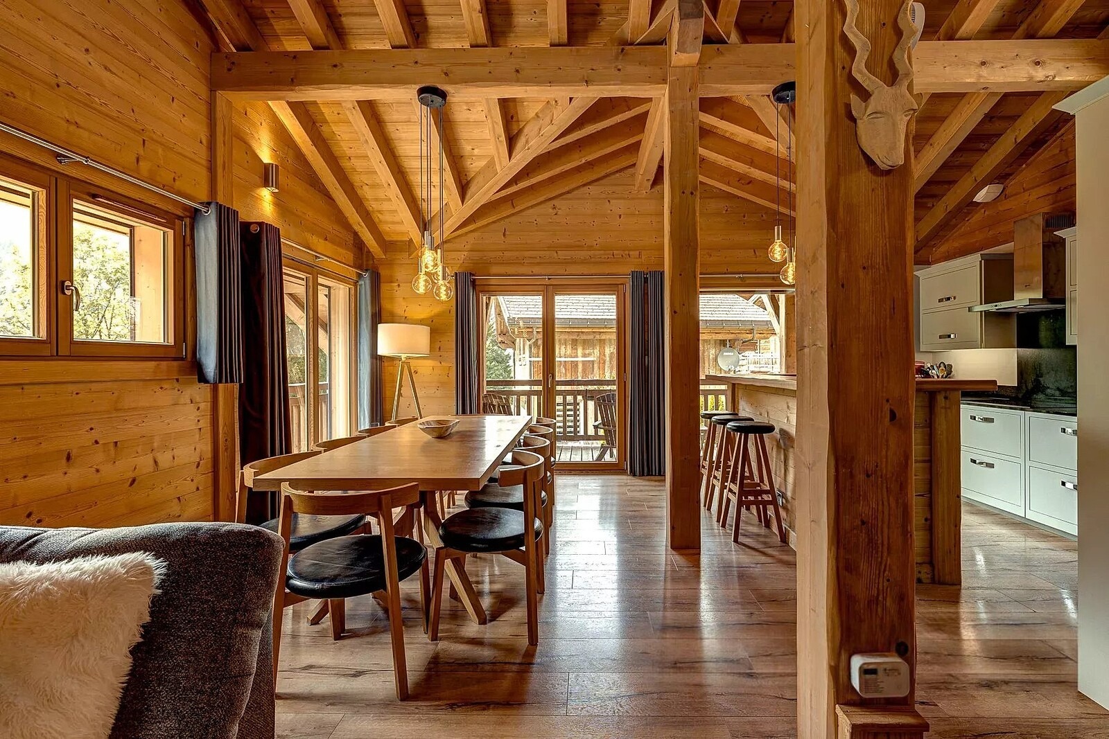 Morzine | French Alps – Modern 6-bedroom chalet with terraces, hot tub and mountain views
