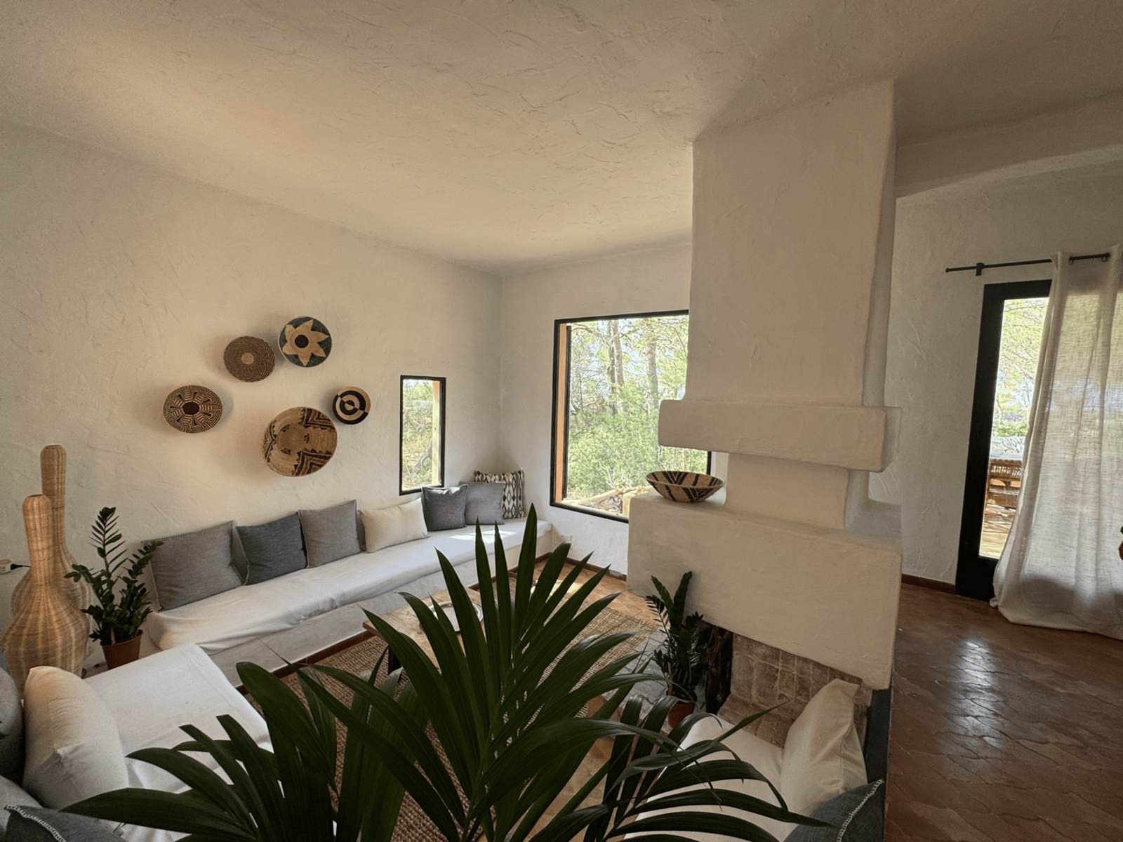 Formentera – Delightful 3-bedroom villa with sea views and great renovation potential