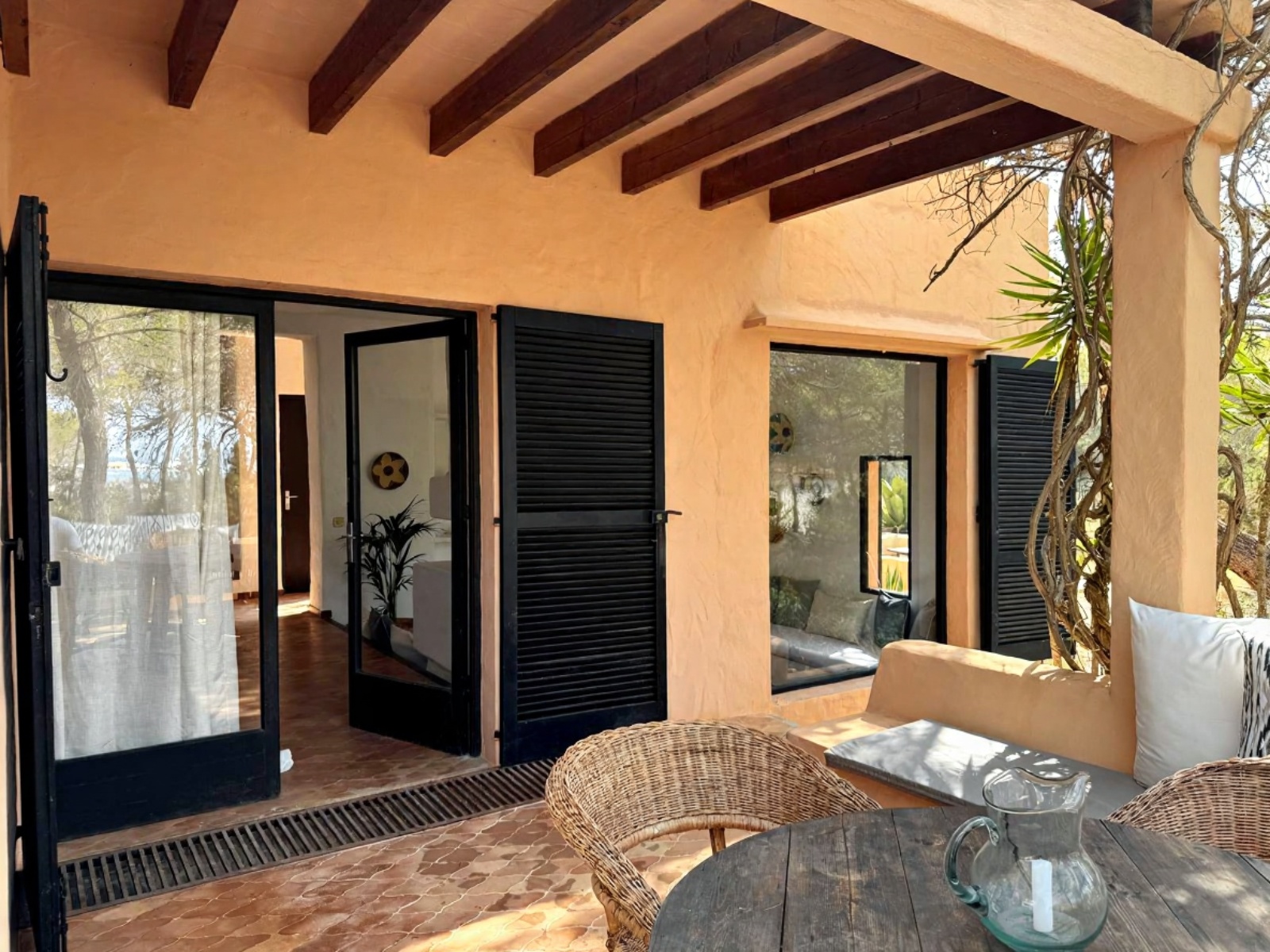 Formentera – Delightful 3-bedroom villa with sea views and great renovation potential
