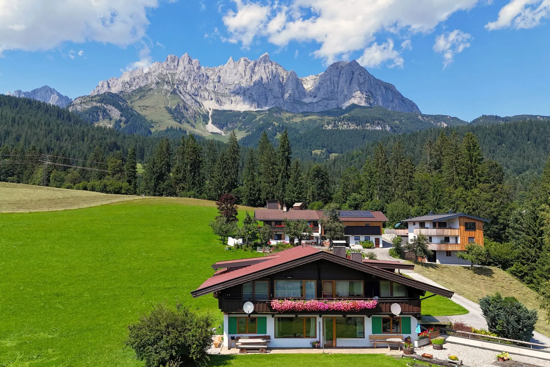 Austrian Alps – Bright and modern apartment featuring balcony with views of the Alps