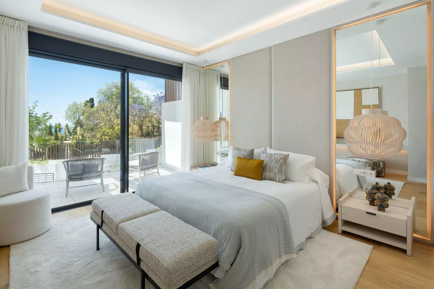 Marbella new-build house with sea views and roof terrace, garden and pool, close to the beach