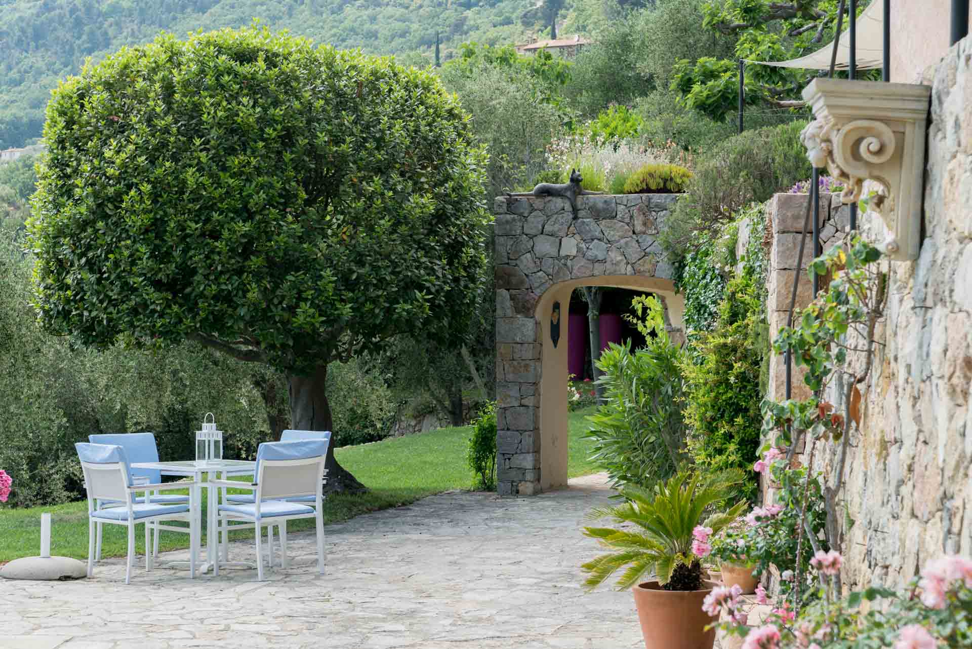 Côte d’Azur Villa with Infinity Pool, Sea Views, and Private Garden