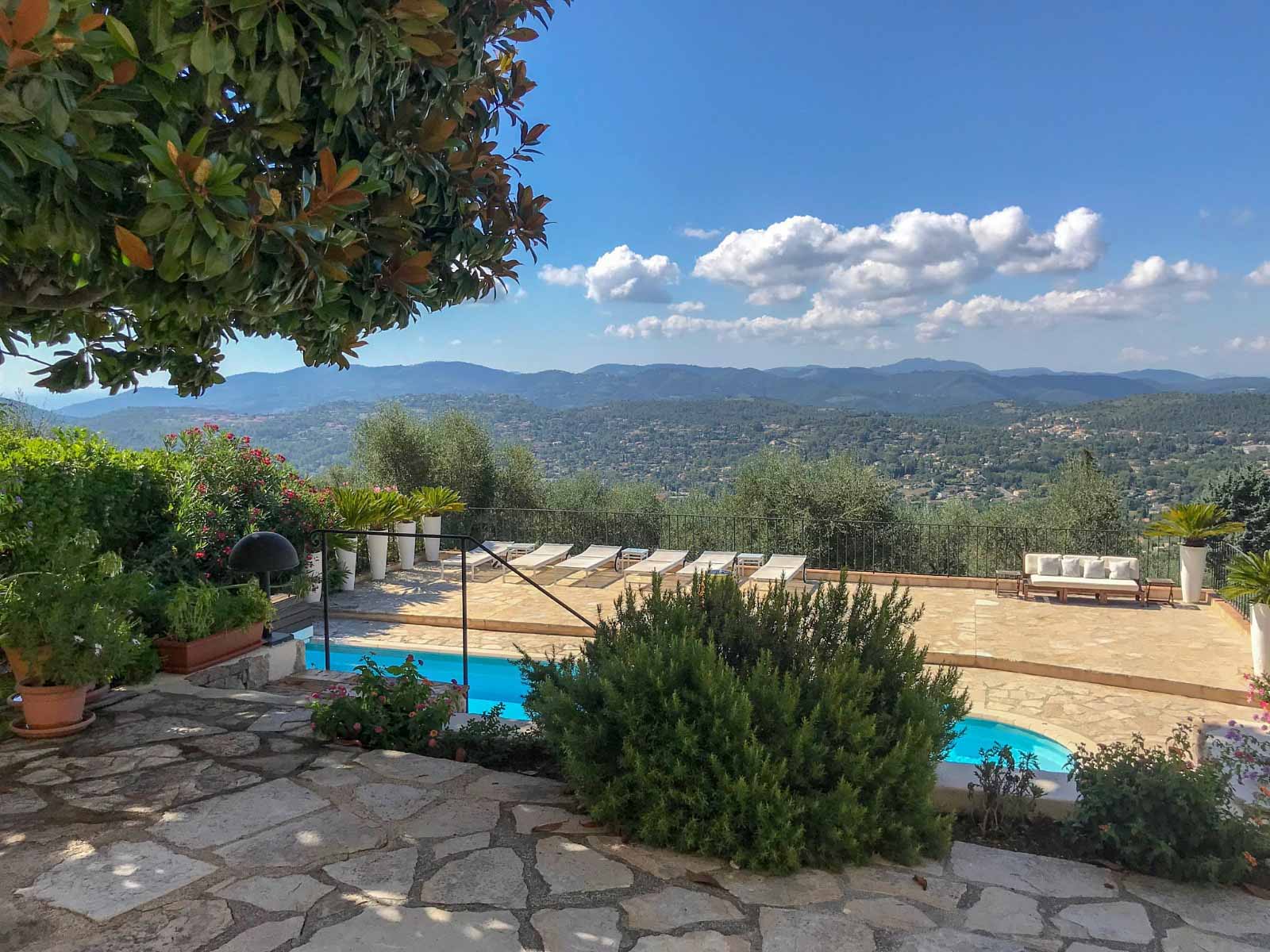 Côte d’Azur Villa with Infinity Pool, Sea Views, and Private Garden