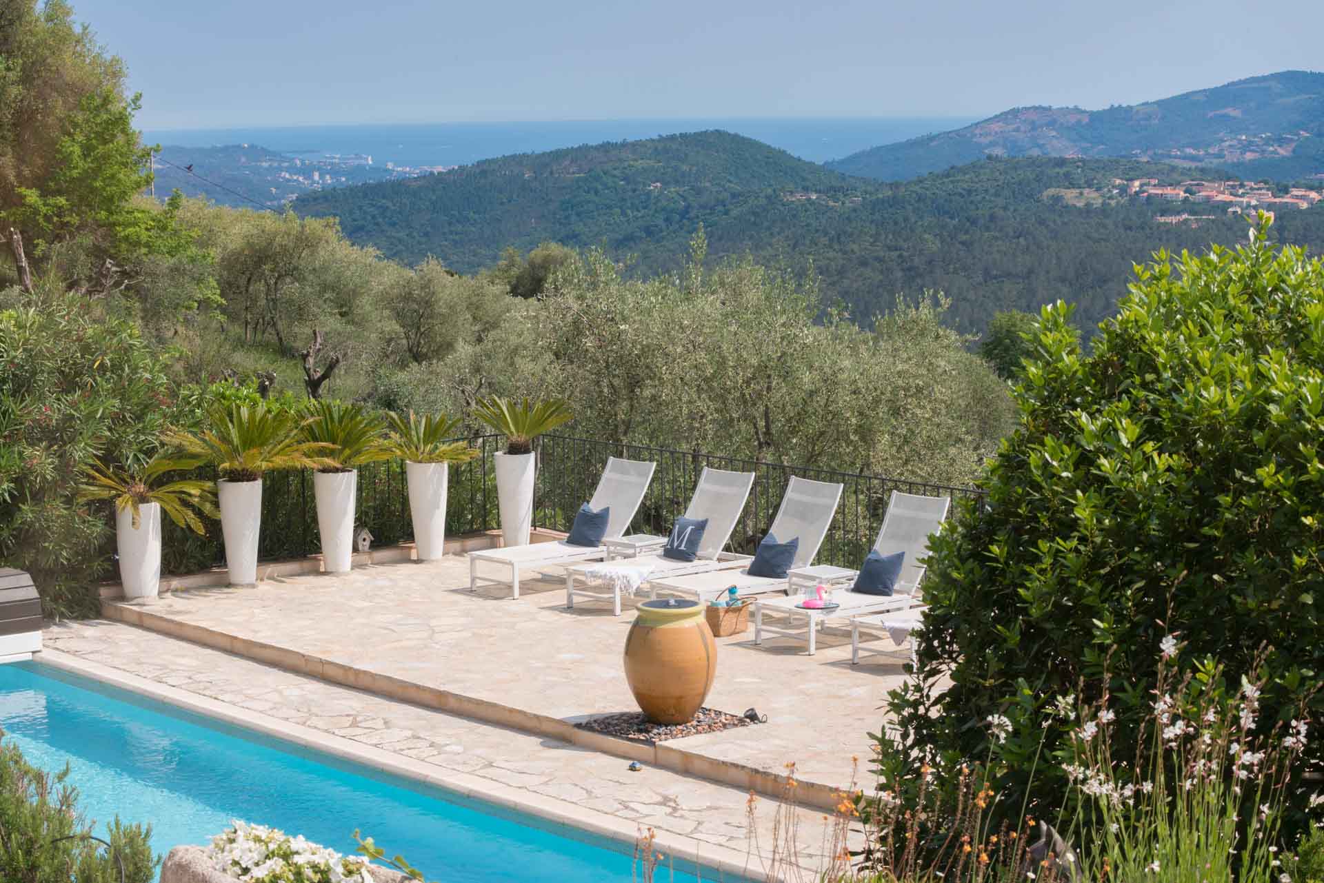 Côte d’Azur Villa with Infinity Pool, Sea Views, and Private Garden