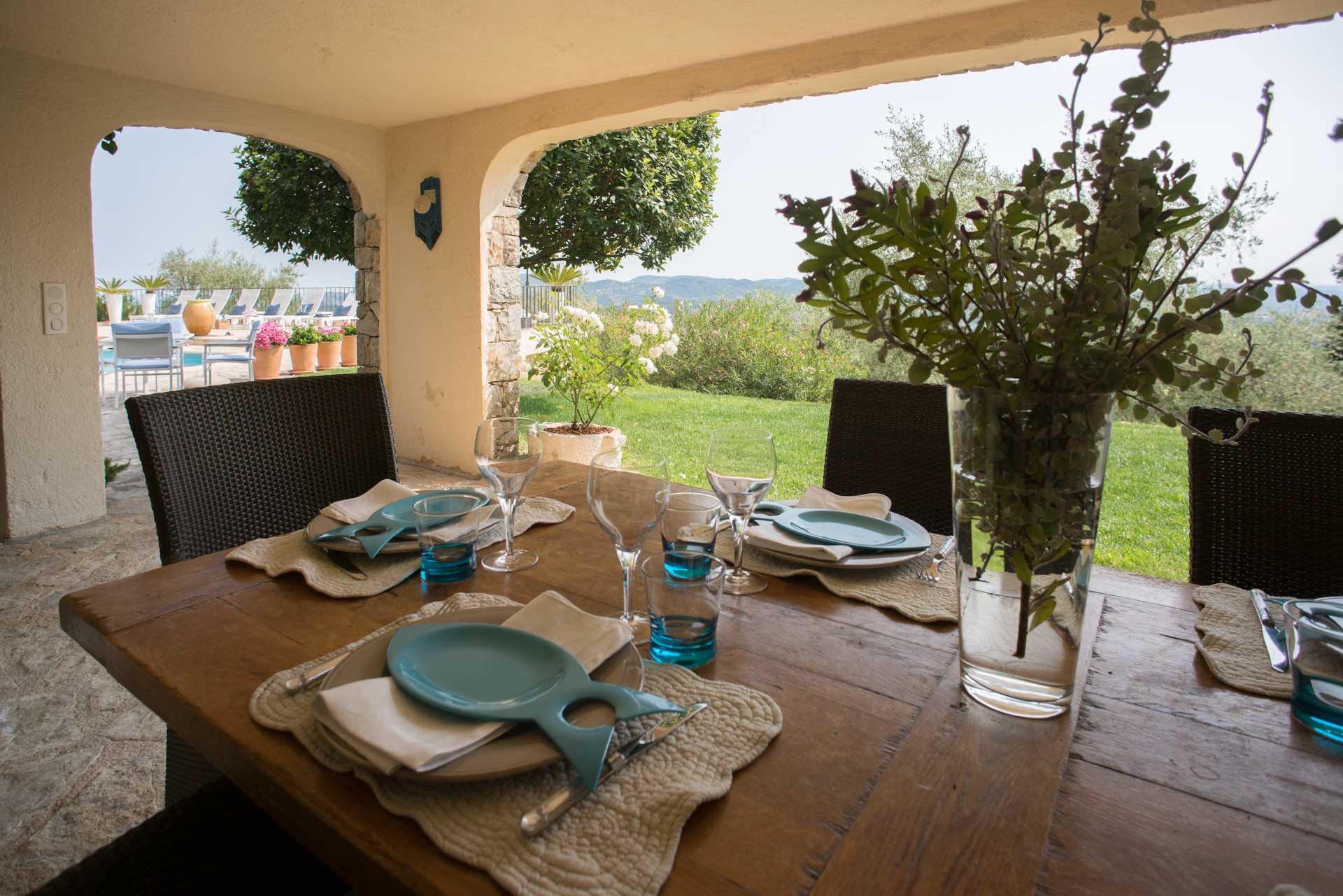Côte d’Azur Villa with Infinity Pool, Sea Views, and Private Garden