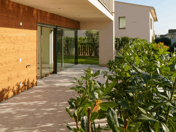 Lake Garda garden apartment with lake view, west-facing terrace
