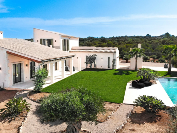 Mallorca Finca with Pool and Panoramic Views near Es Trenc Beach | New-Build in Ses Salines